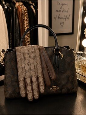 Signature Jacquard And Leather Tech Gloves